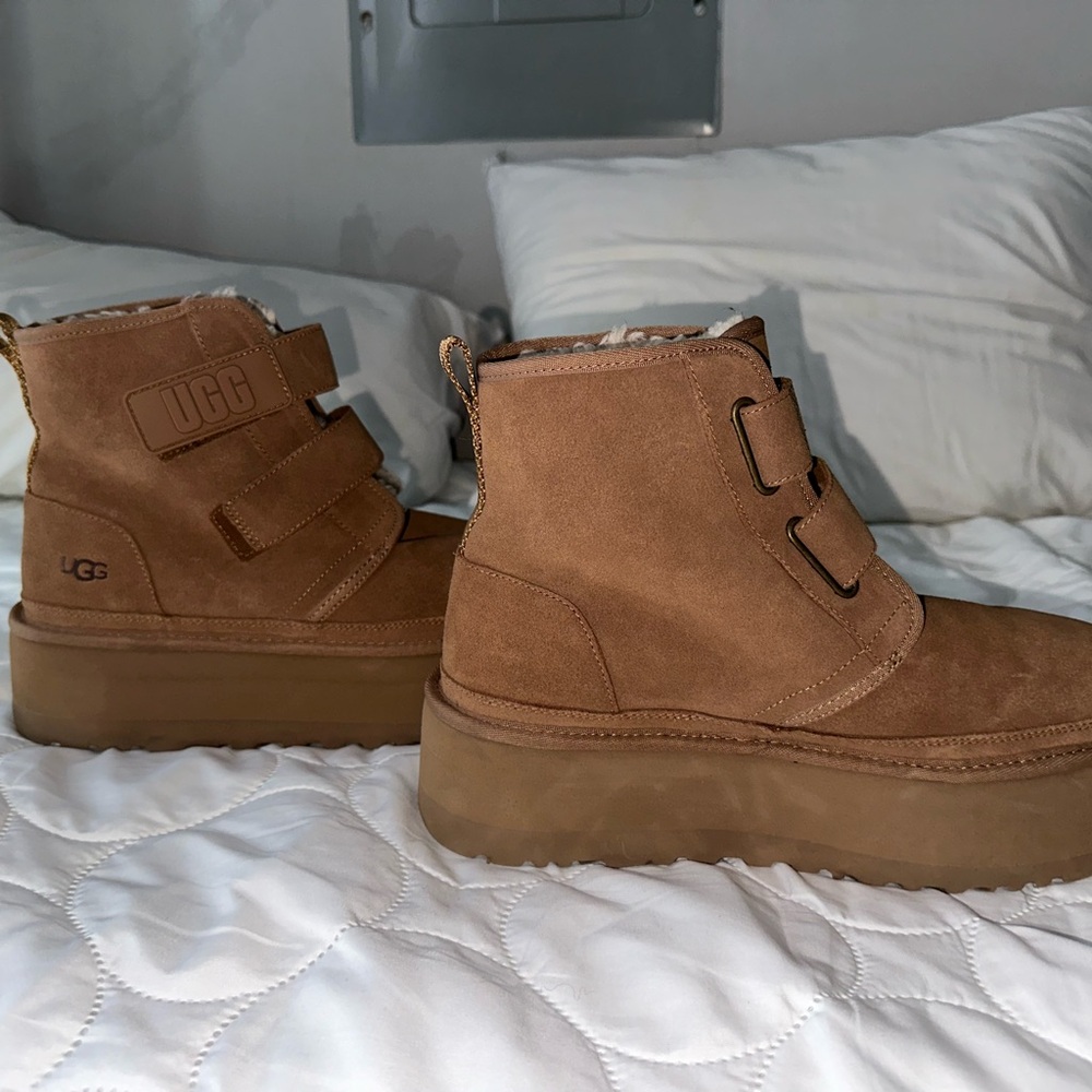 UGG Women’s Neumel Platform Chukka Chestnut